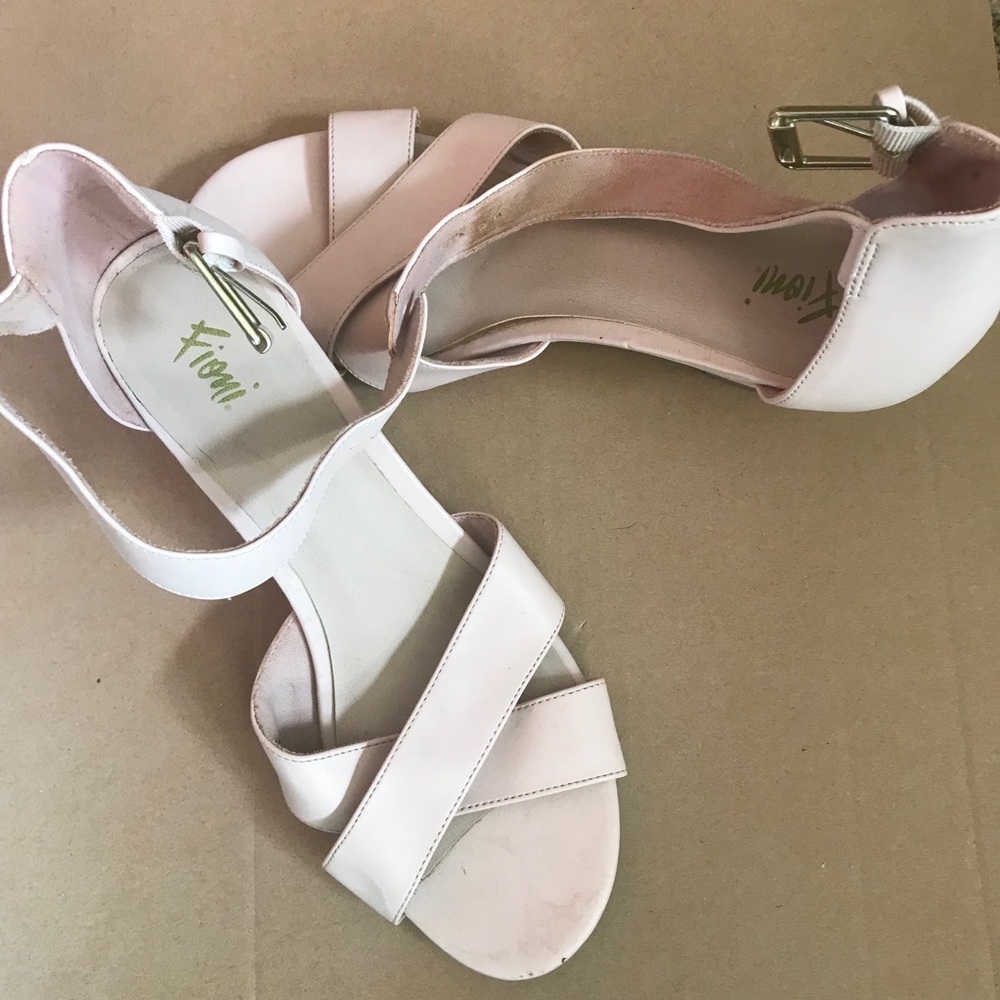 Blush pink Fiona 1/2” wedged sandals with gold buckle closure size 10